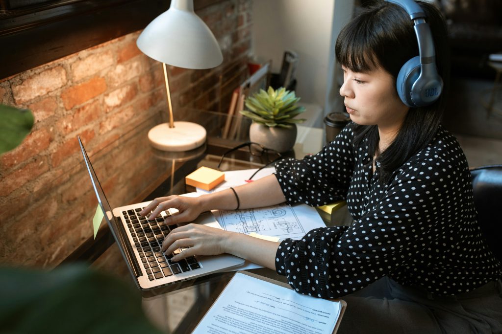 Best Noise Cancelling Headphones for Remote Work: 8 Picks